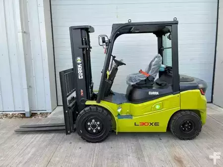 Elektro čtyřkolový VZV 2025  Clark L30XE (2)