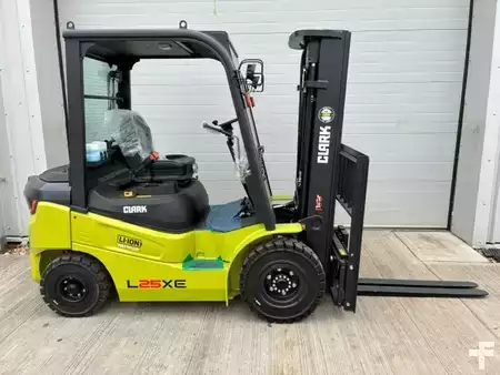 Eléctrica de 4 ruedas 2025  Clark L25XE (1)