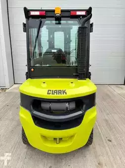 Carretilla elevadora diésel 2026  Clark S30D (4)