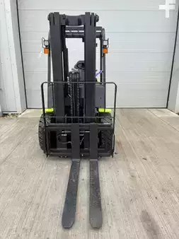 Carretilla elevadora diésel 2026  Clark GTS30D (3)