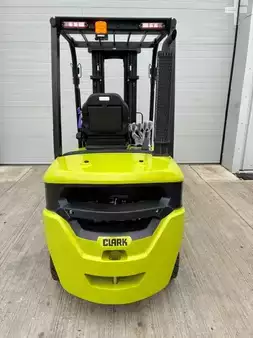 Carretilla elevadora diésel 2026  Clark GTS30D (4)