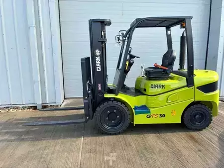 Dieselový VZV 2026  Clark GTS30D (2)