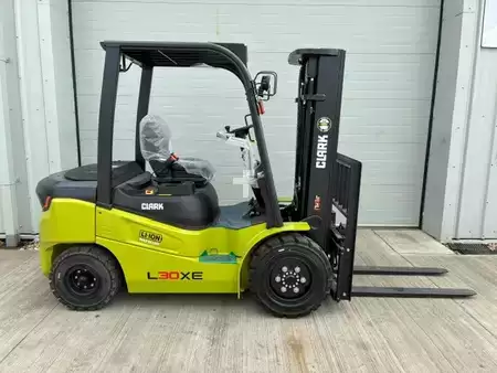 Eléctrica de 4 ruedas 2025 Clark L30XE (1)