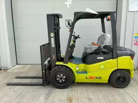 Eléctrica de 4 ruedas 2025 Clark L30XE (2)
