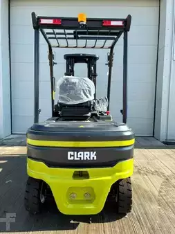 Eléctrica de 4 ruedas 2025  Clark SE30S (3)