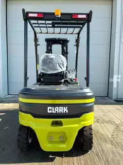 Eléctrica de 4 ruedas 2025  Clark SE30S (3)