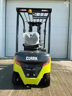 Eléctrica de 4 ruedas 2025 Clark SE20 (4)