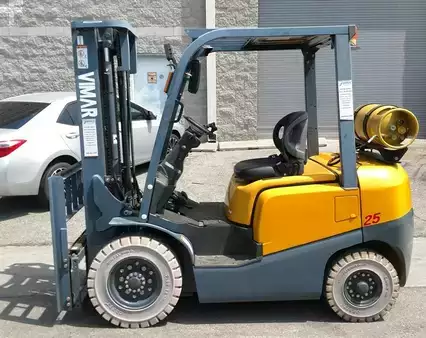 Montacargas diésel 2016  Vimar FG25 (3)