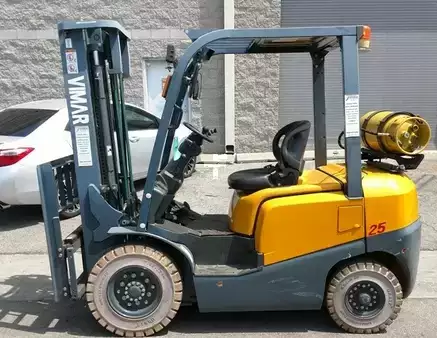 Montacargas diésel 2016  Vimar FG25 (3)