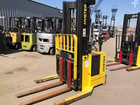 Reachstackers 2001  Hyster W30XTR (1)