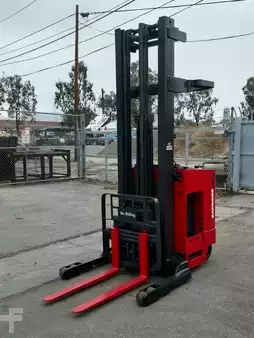 Reach Trucks 2006  Raymond EASi-R30TT (1)