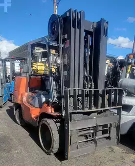 Gasoline Forklifts 2013  Toyota 7FGCU70 (1)