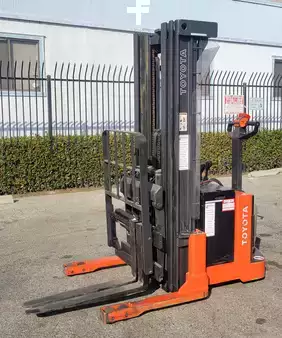 Reachstackers 2014  Toyota 6BWR15 (1)