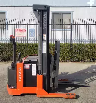 Reachstackers 2014  Toyota 6BWR15 (2)