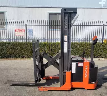 Reachstackers  Toyota 6BWR15 (7)