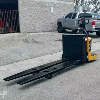 Electric Pallet Jacks 2015  Yale MPE080LVGN24T2896 (1)