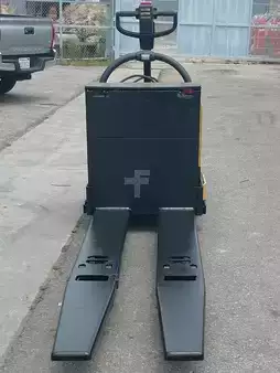 Electric Pallet Jacks 2015  Yale MPE080LVGN24T2896 (2)