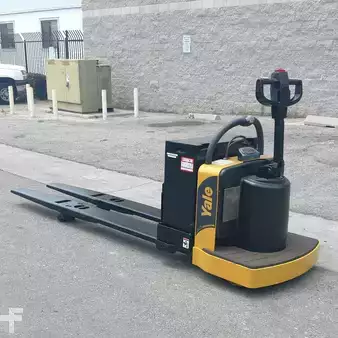 Electric Pallet Jacks 2015  Yale MPE080LVGN24T2896 (4)