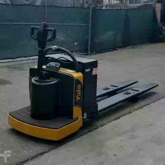 Electric Pallet Jacks 2015  Yale MPE080LVGN24T2896 (6)