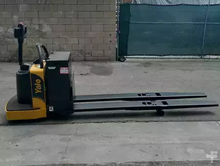 Electric Pallet Jacks 2015  Yale MPE080LVGN24T2896 (7)