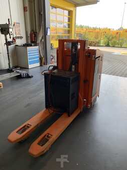 Stacker de condutor em pé 2019 Doosan LEFD 12.5/20 (3)