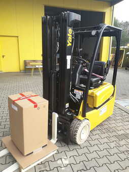 Eléctrico - 3 rodas 2023 Yale ERP16VT-SWB (1)