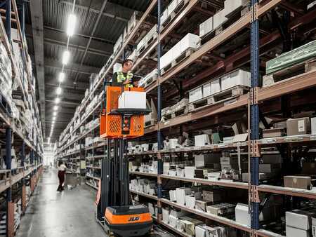 Vertikal-Kommissionierer 2024  JLG DSP M AWP (4)