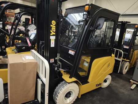 Eléctrico - 4 rodas 2025  Yale ERP25UX (2)