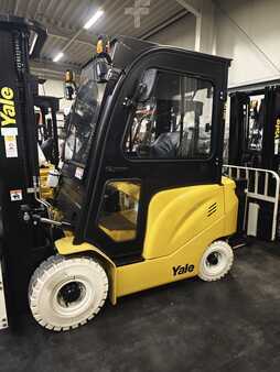 Eléctrico - 4 rodas 2025  Yale ERP25UX (1)