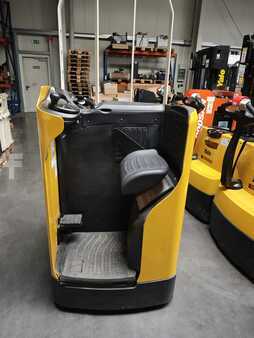 Porta-paletes elétrico com assento 2016 Yale MP20T (2)