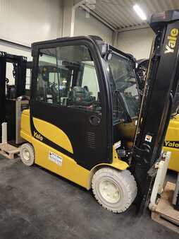 Eléctrico - 4 rodas 2023  Yale ERP35VL (1)