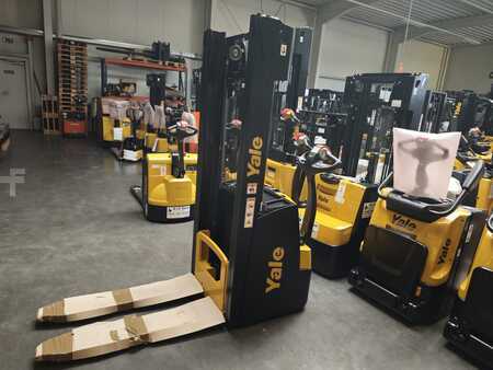 Ruční vysokozdvižný vozík 2025  Yale MS 10 (1)