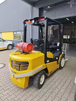 Nestekaasutrukki 2025  Yale GLP3.5N (2)
