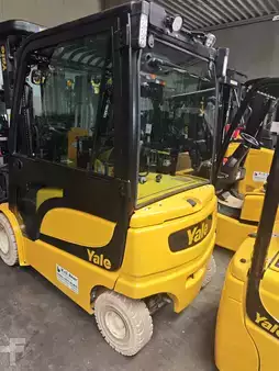 Chariots électriques à 4 roues 2024  Yale ERP 25 VL (2)