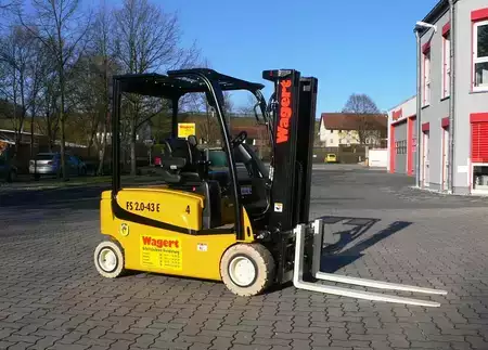 Carrelli elettrici 4 ruote 2016  Yale ERP20VF (1)