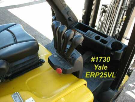 4-wiel elektrische heftrucks 2011  Yale ERP 25 VL (3)
