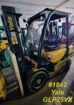 LPG Forklifts 2018  Yale GLP 25 VX (1)