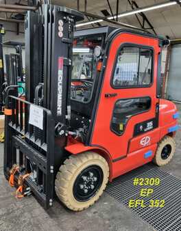 4-wiel elektrische heftrucks 2022  EP Equipment EFL352 LI-ION (1)