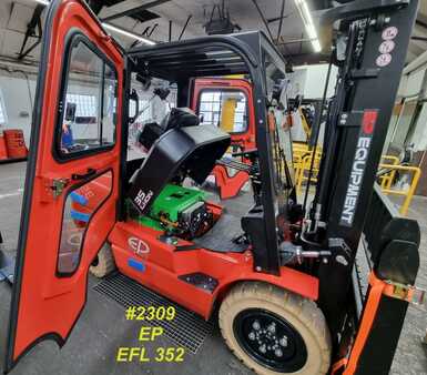 4-wiel elektrische heftrucks 2022  EP Equipment EFL352 LI-ION (5)