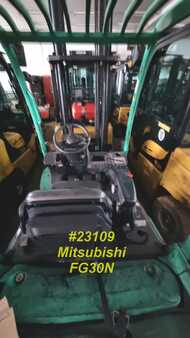 Chariot élévateur gaz 2011  Mitsubishi FG30N (2)