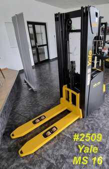 Ruční vysokozdvižný vozík 2025  Yale MS 16 (1)