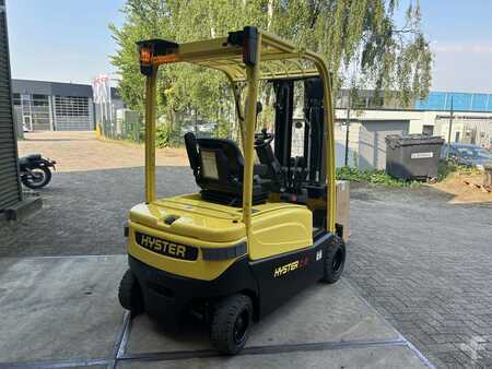 Chariot 4 roues électrique 2023  Hyster J2.0XN (3)