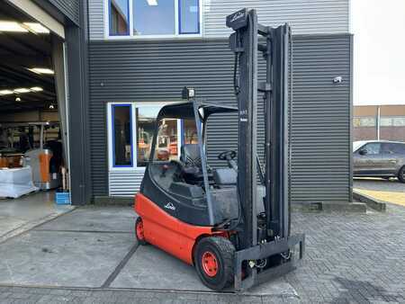 Elektro 4 Rad 2006  Linde E25-02 (1)