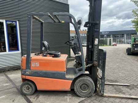 El Truck - 4-hjul 2001  Toyota FBMF25 (2)