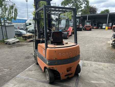 El Truck - 4-hjul 2001  Toyota FBMF25 (4)