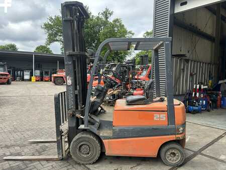 El Truck - 4-hjul 2001  Toyota FBMF25 (5)