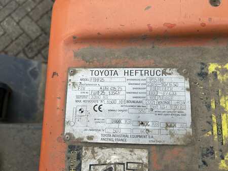 El Truck - 4-hjul 2001  Toyota FBMF25 (9)