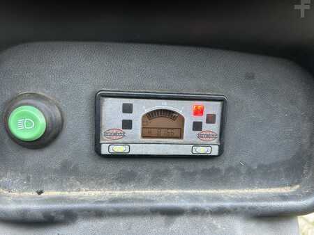 Articulated Trucks / VNA 2015  Aisle Master 20WHE (9)