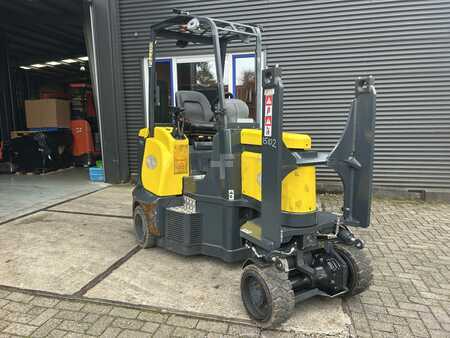 Articulated Trucks / VNA 2015  Aisle Master 20WHE (1)