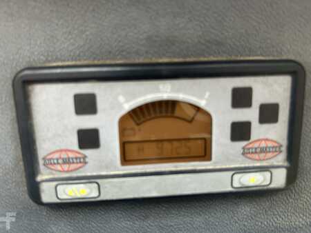 Articulated Trucks / VNA 2015  Aisle Master 20WHE (8)